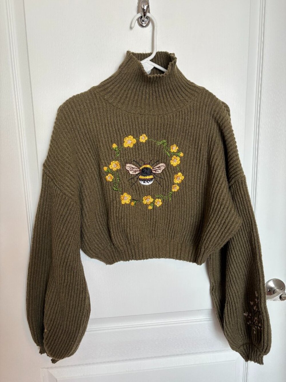1XL ROMWE Fairycore Army Green Bee Floral Embroidered Cropped Turtleneck Sweater